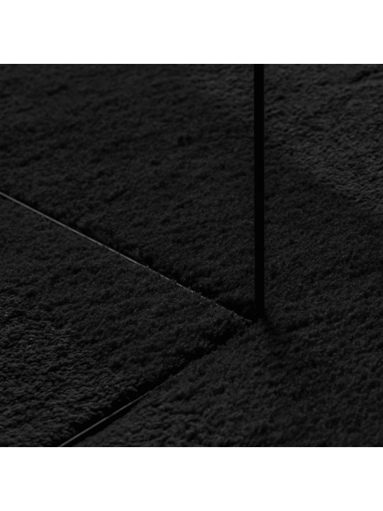 Koberec HUARTE krátký vlas měkký a pratelný černý 140x200 cm