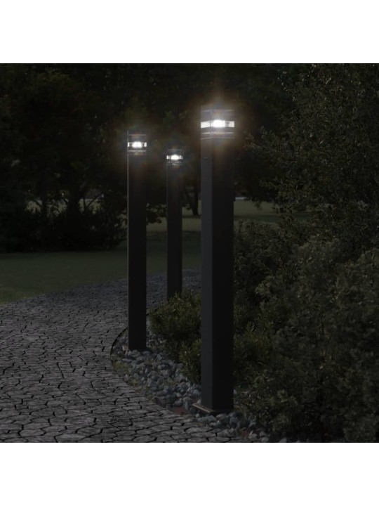 Venkovní stojací lampa se zásuvkou černá 110 cm hliník